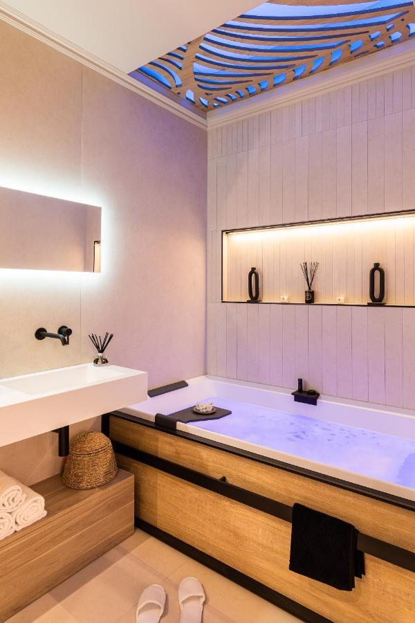 Host Inn Le Lumiere Spa & Cinema Лион Екстериор снимка
