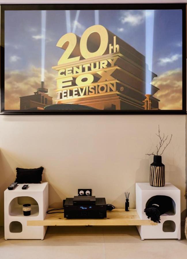 Host Inn Le Lumiere Spa & Cinema Лион Екстериор снимка